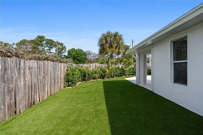 Building Photo - 5923 Loxahatchee Pines Dr