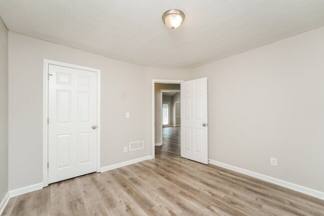 Building Photo - 1530 Range Heights Terrace