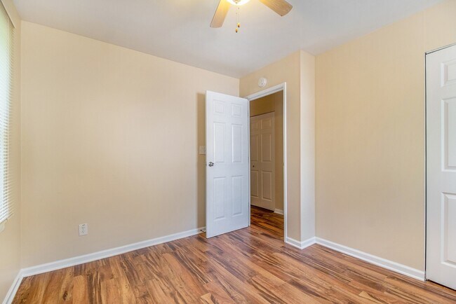 Building Photo - Contemporary, remodeled 920sqft., 3-bedroom, 1-bath single-family ranch with yard