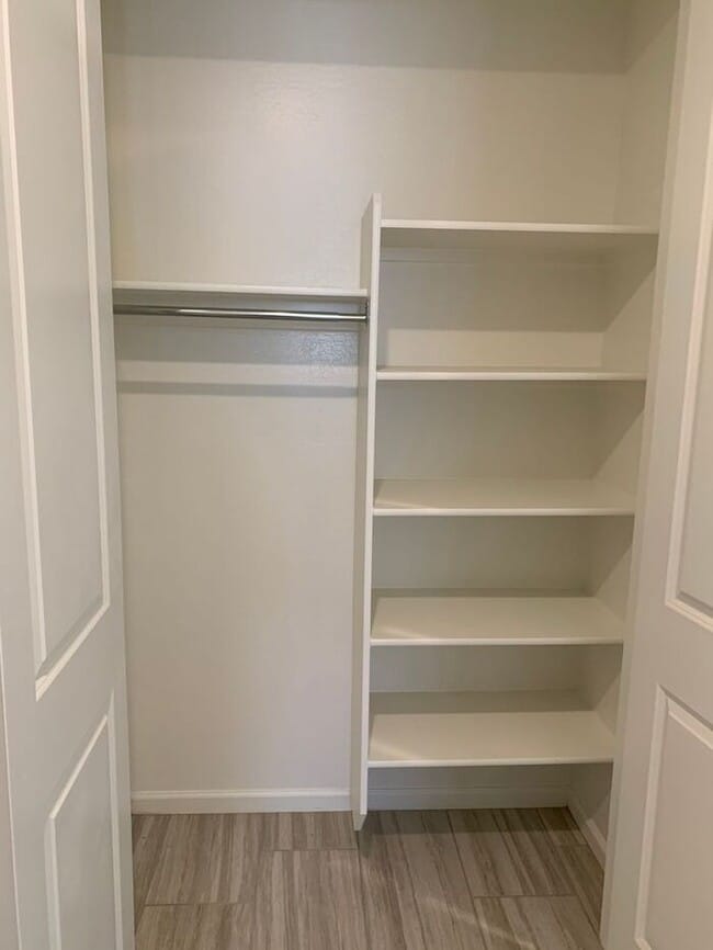 Building Photo - This stunning 4-bedroom, 2-bathroom home l...