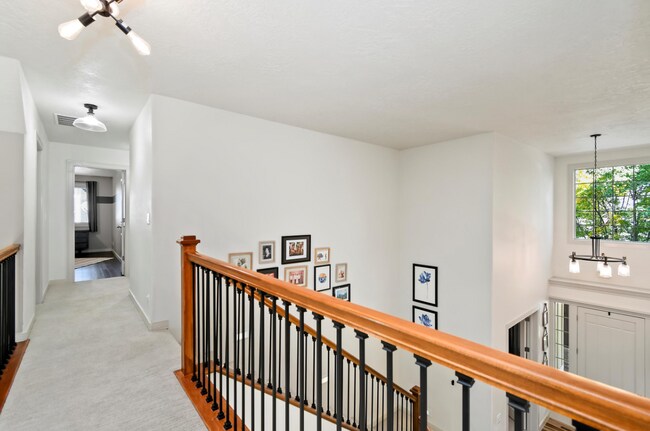 Building Photo - 675 W Pickford St