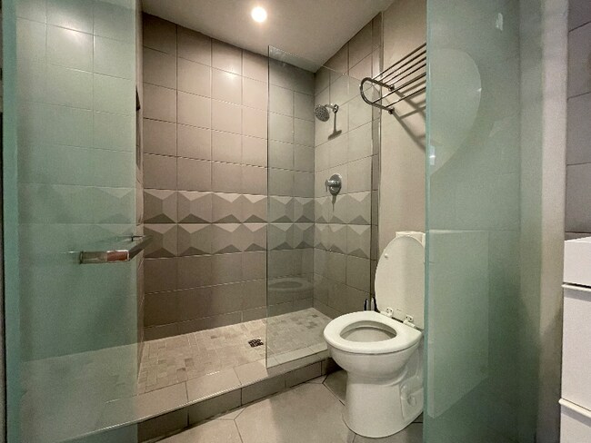 Building Photo - 2825 N Los Felices Rd