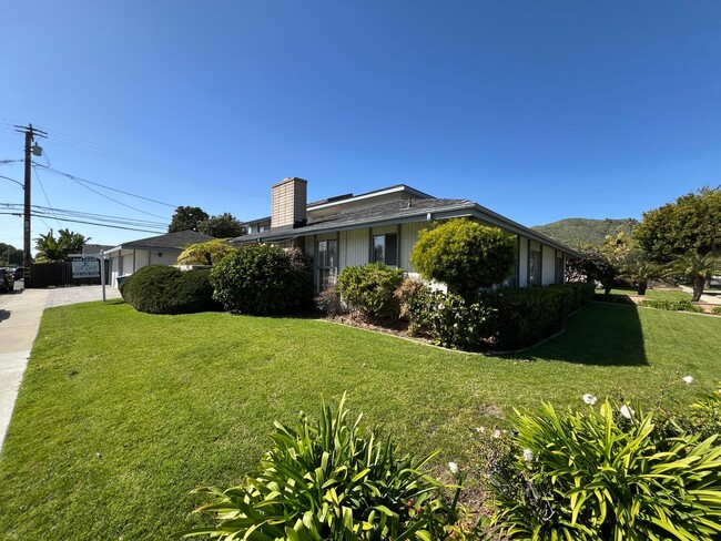 Building Photo - Just For You! Midtown Ventura prime location!