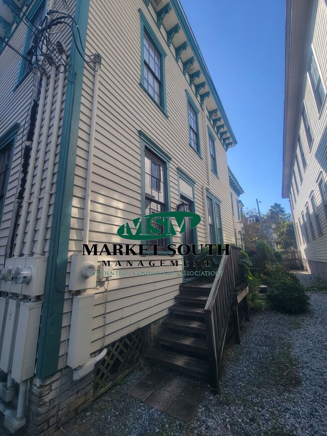 Building Photo - 308 E Waldburg St