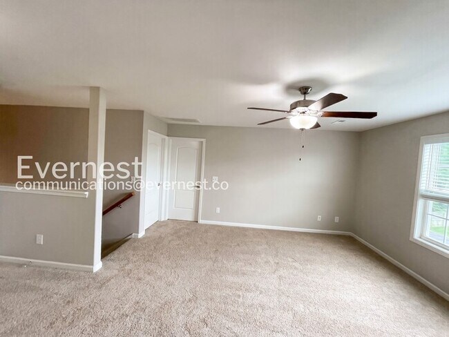 Building Photo - Charming Modern Home / 5 beds 3.5 baths / Garage attached / Fenced-Yard / Available now!