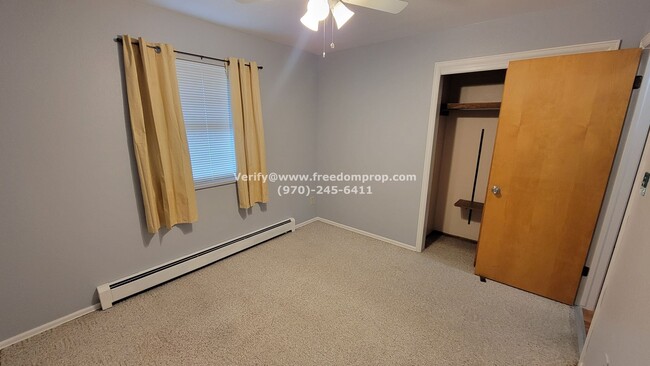 Building Photo - Large 4 bedroom 2 bath Ranch style Home