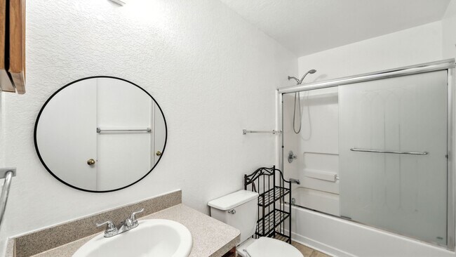 Building Photo - 209 Hinge Loop