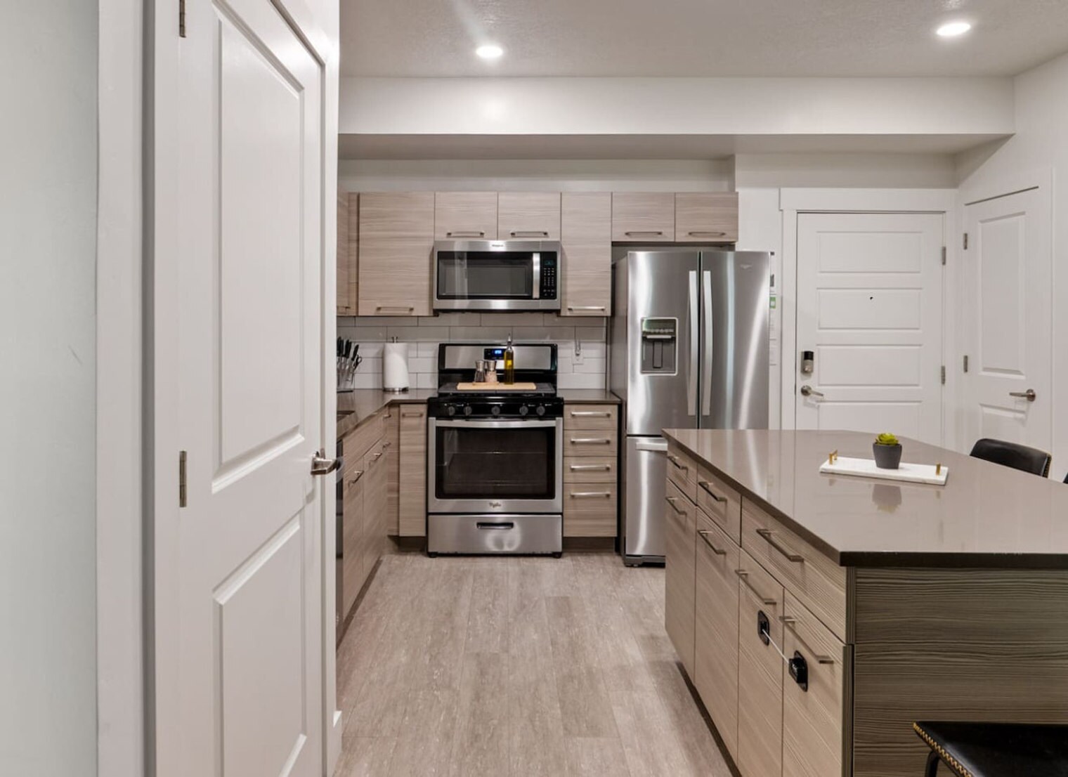 Building Photo - 380 S 400 E