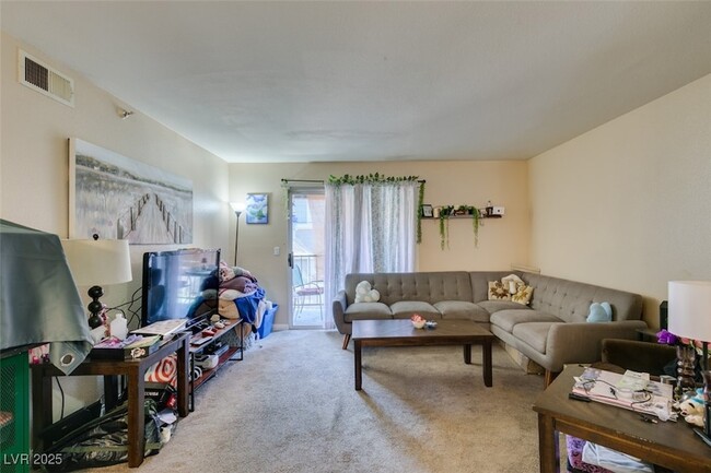 Building Photo - 2750 Durango Dr