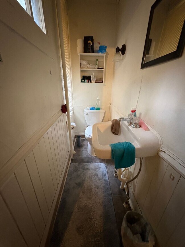 Building Photo - 137 9th St S