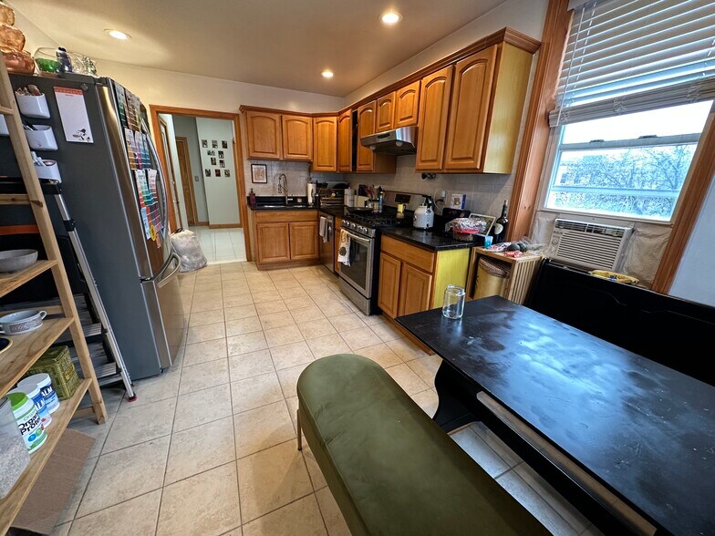 Building Photo - 25 Gibbs St