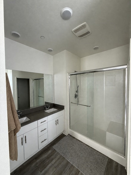 Building Photo - 5216 Beachfront Cove St