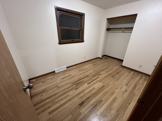 Building Photo - Newly Remodeled 3 Bedroom 1 Bathroom Singl...