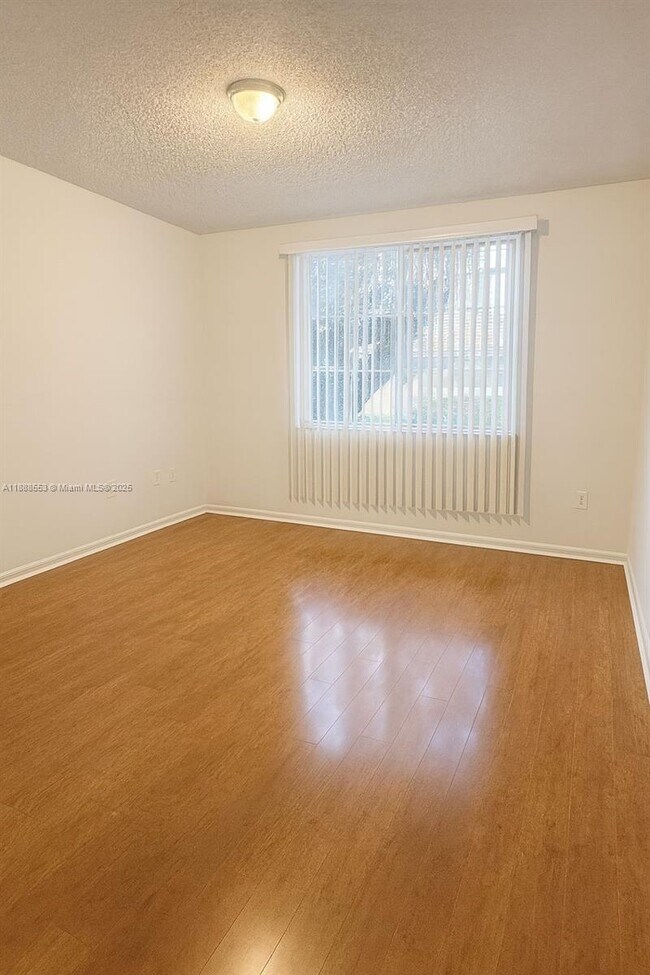 Building Photo - 8040 N Nob Hill Rd