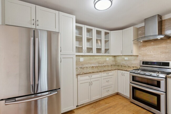 Building Photo - 9225 Karlov Ave