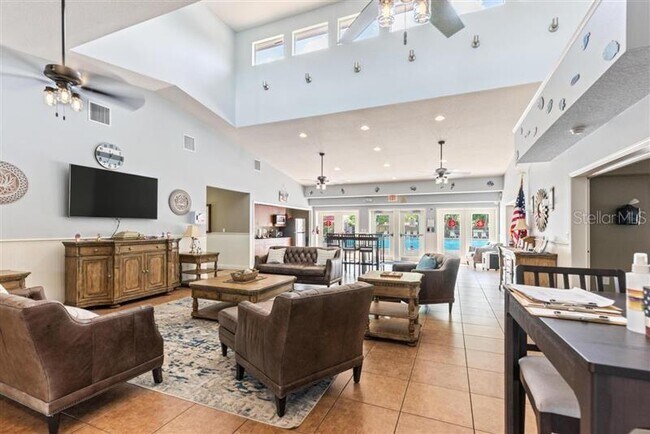 Building Photo - 1117 Hillhurst Dr