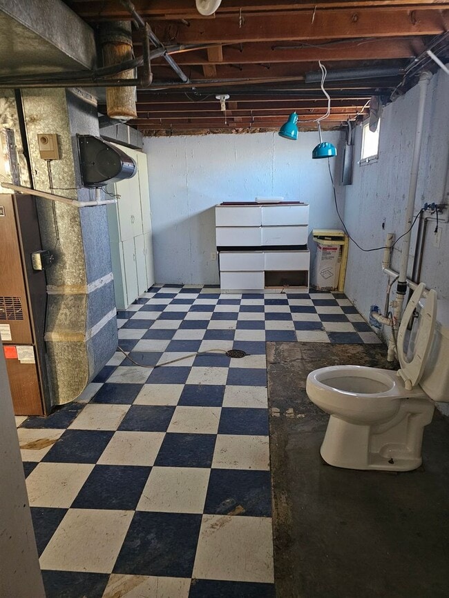 Building Photo - 909 Cale Ave