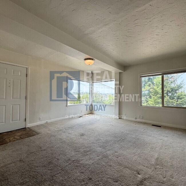 Building Photo - Dammrose - 3201 (Cascade Group)