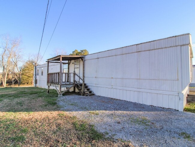 Building Photo - Close to downtown Pulaski!