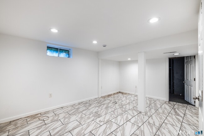 Building Photo - 118 Bryden Terrace