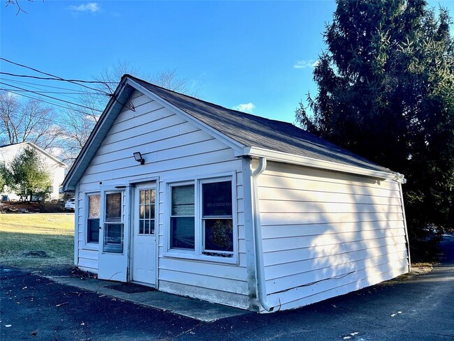 Building Photo - 314 Old Rte 304
