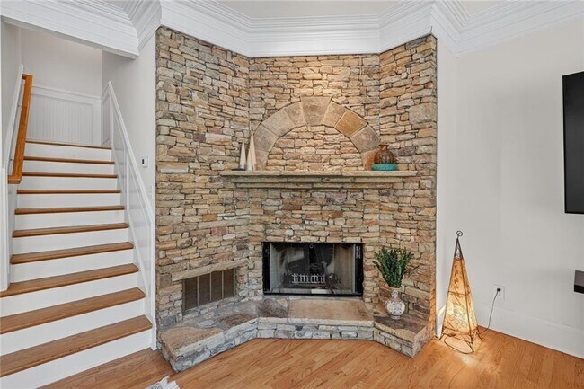 Building Photo - 1159 Thornwell Dr NE