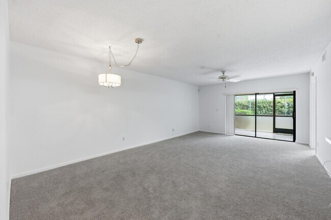 Building Photo - 9633 Riverside Dr