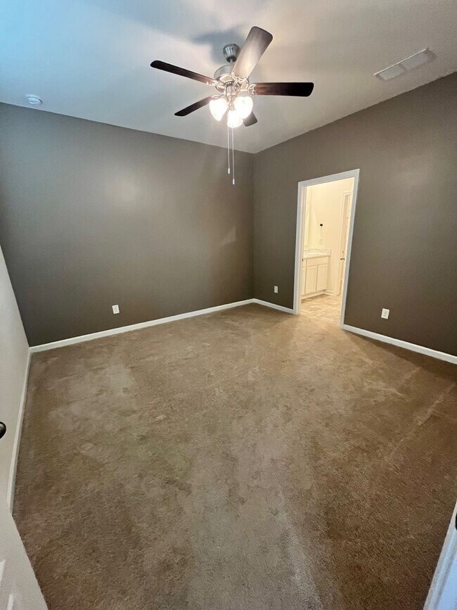 Building Photo - Move Right In to Your Practically Brand New Bonaire Home.