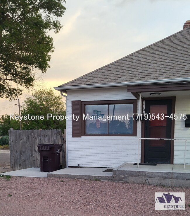 Building Photo - Pet Friendly! Small Dog Allowed! 1 Bedroom/1 Bathroom/1 Car Garage for Storage  $875/$875