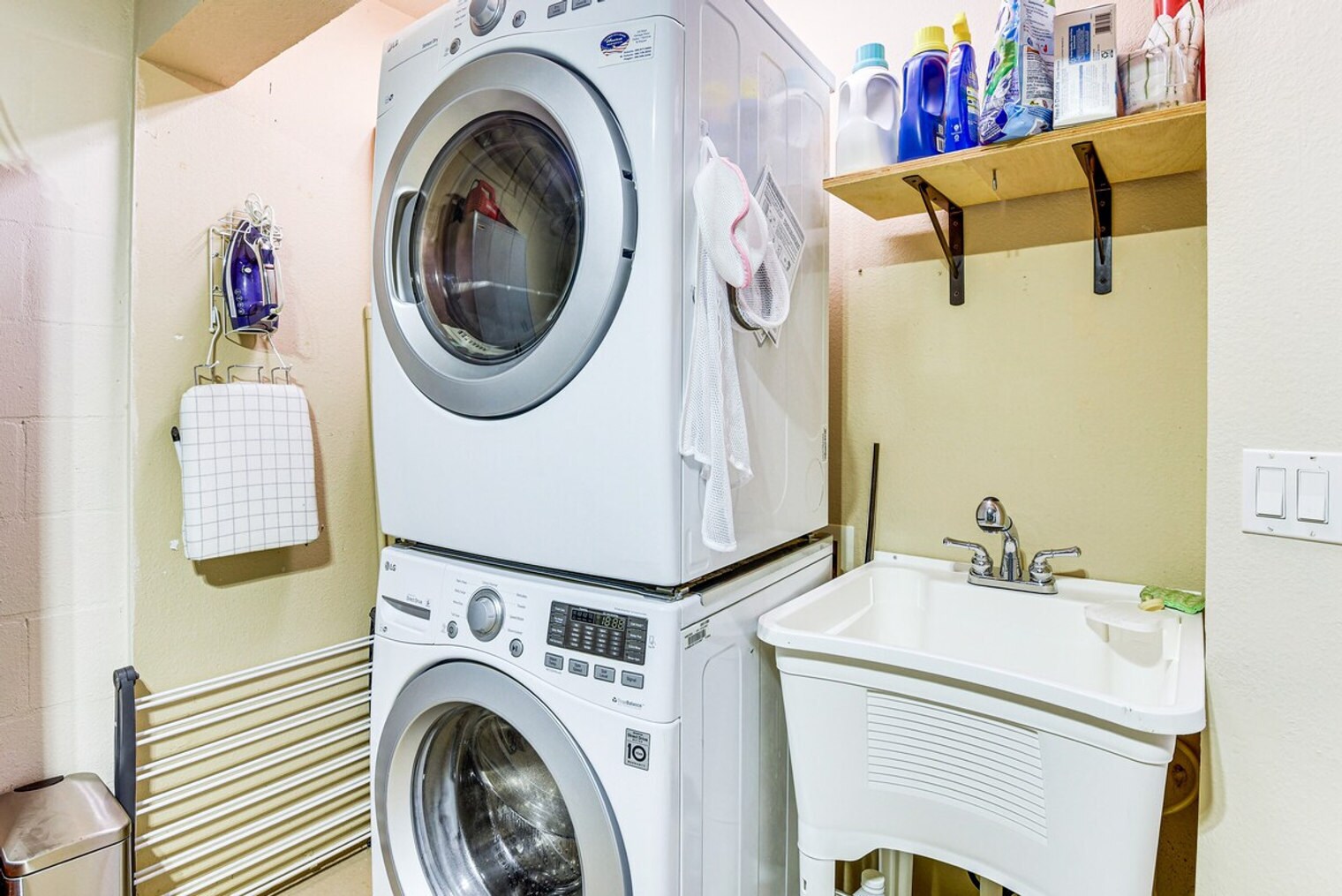 Building Photo - 2470 Ocean Shore Blvd