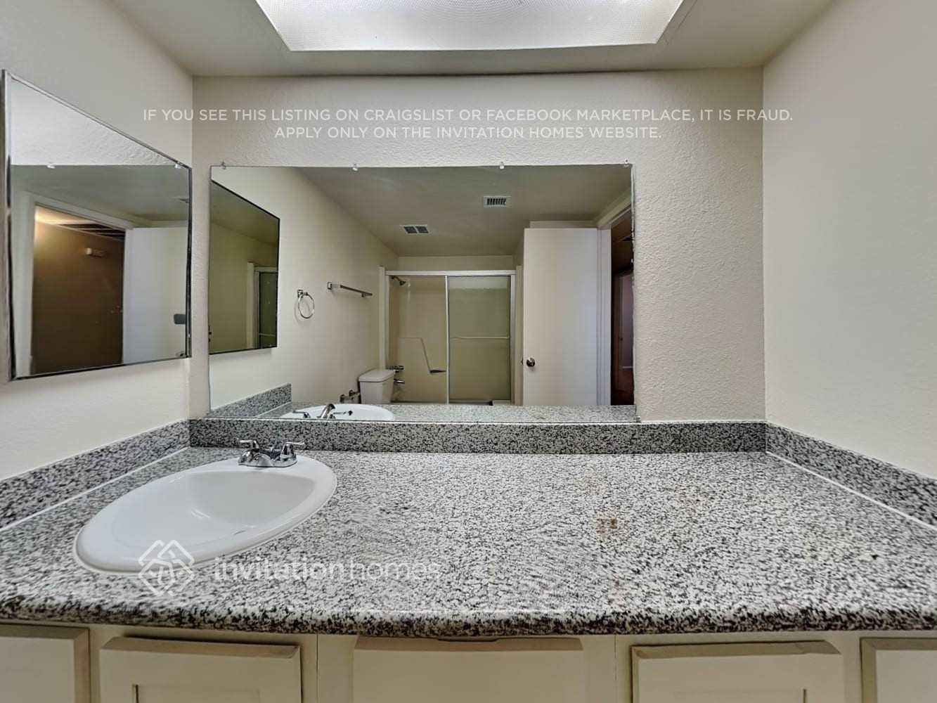 Building Photo - 9018 W Sells Dr