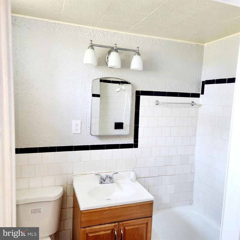 Building Photo - 3906 Erdman Ave