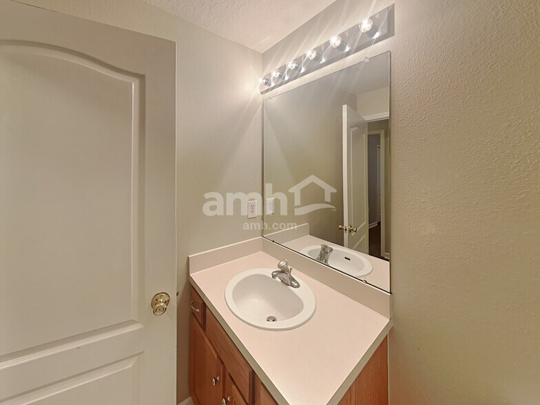 Building Photo - 5218 Algerine Pl