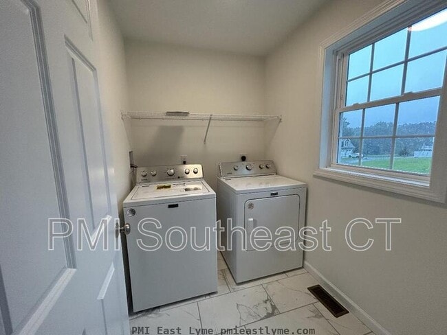 Building Photo - 23 Quakertown Mdws