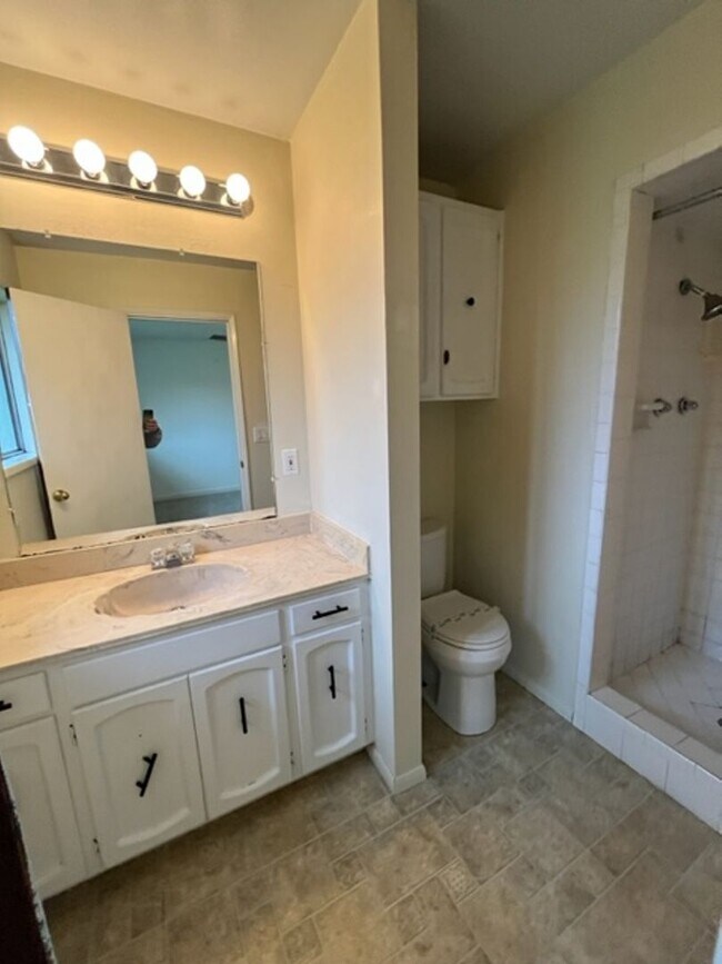 Building Photo - $500 off first full month! 3 Bedroom 2 Bath McMinnville OR