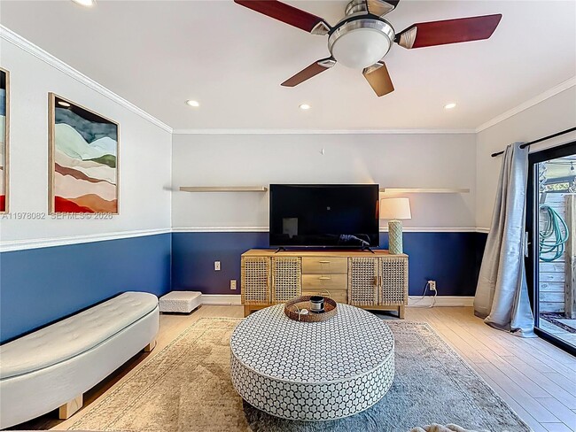 Building Photo - 2128 NE 9th Ave