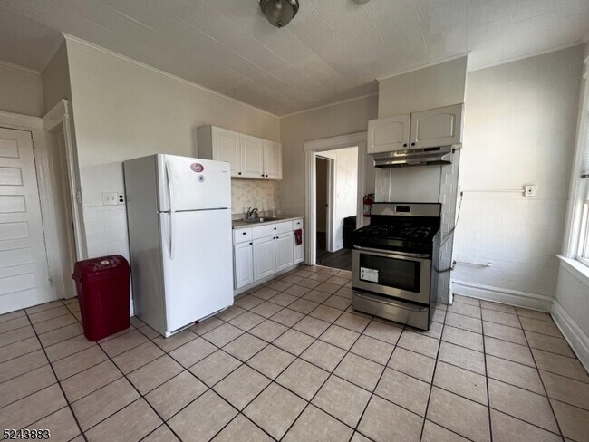 Building Photo - 304 Ann St