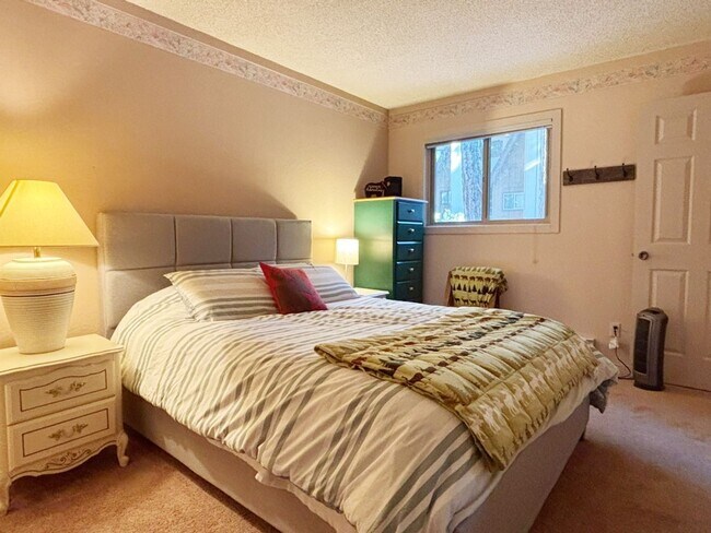 Building Photo - 2 Bedroom in a beautiful woodsy location!