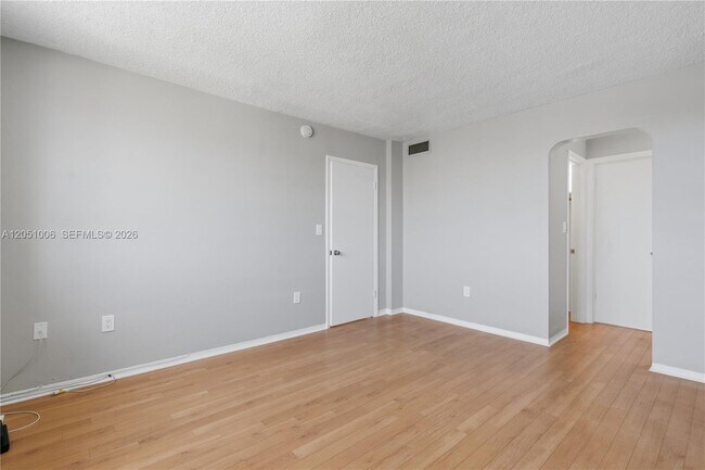 Building Photo - 2851 Leonard Dr