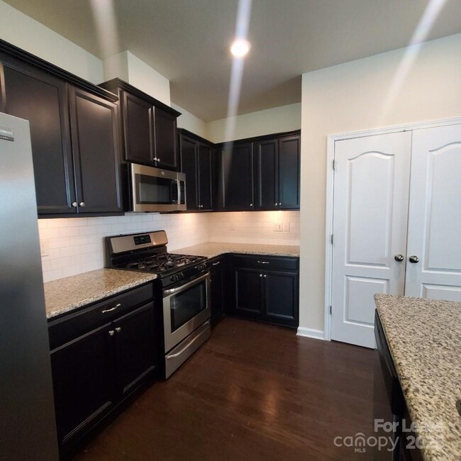 Building Photo - 4033 Black Walnut Wy