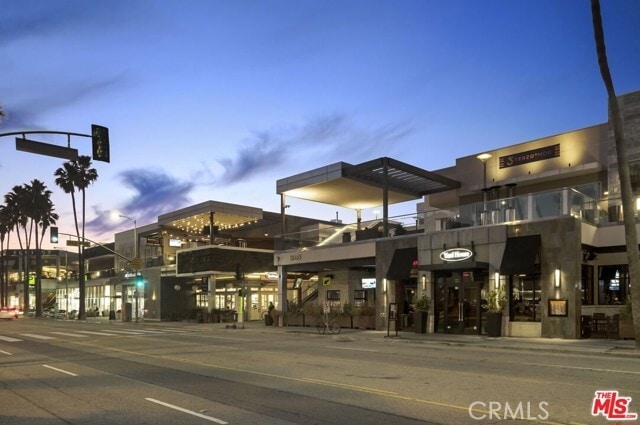 Building Photo - 4211 Redwood Ave