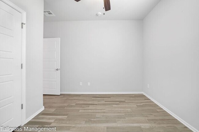 Building Photo - A Blend of Modern Luxury and Comfort