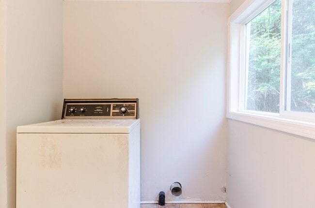 Building Photo - 1233 Cheshire Ave