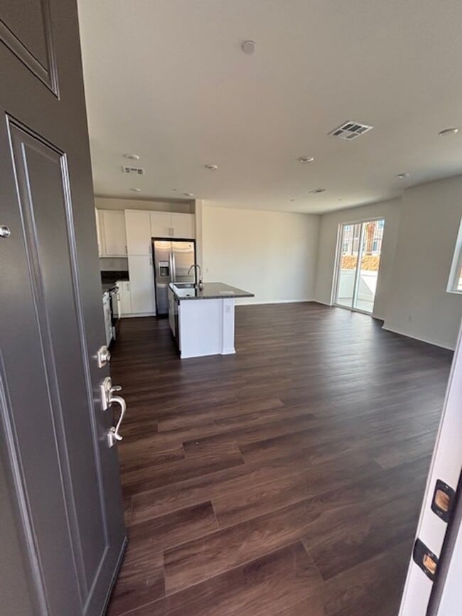 Building Photo - ***Move-In Special***Ready Now! Beautiful Wildomar Condo  3 Bed / 3 Bath