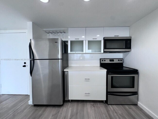 Building Photo - 7601 E Treasure Dr