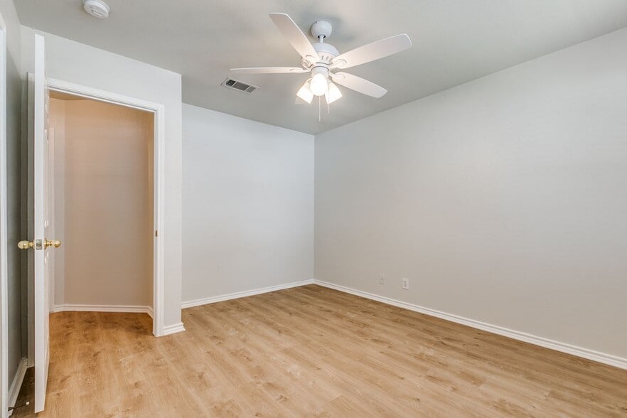 Building Photo - 2214 Sun Chase Blvd