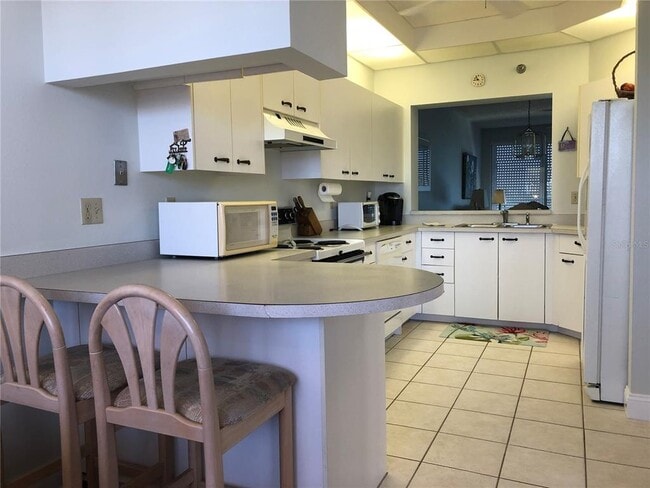 Building Photo - 8000 Sailboat Key Blvd S