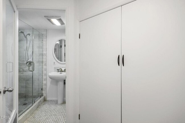 Building Photo - 3551 Dixie Canyon Pl