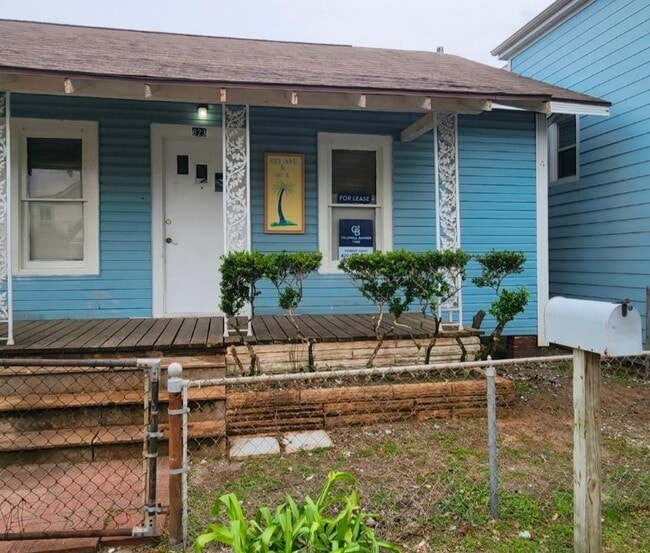Building Photo - 823 Avenue K