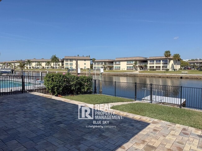 Building Photo - 4717 Floramar Terrace